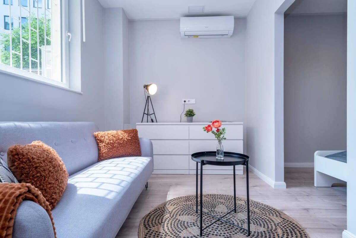 Super New With Air Conditioning Apartment